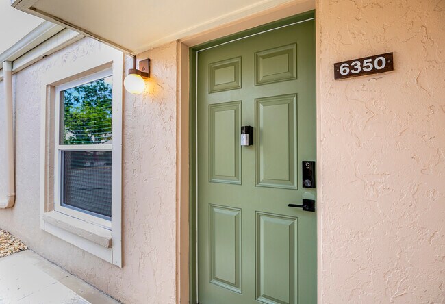 Foto del edificio - 6350 7th Ave W