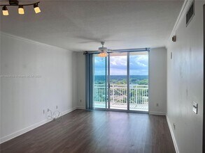 Building Photo - 2665 SW 37th Ave