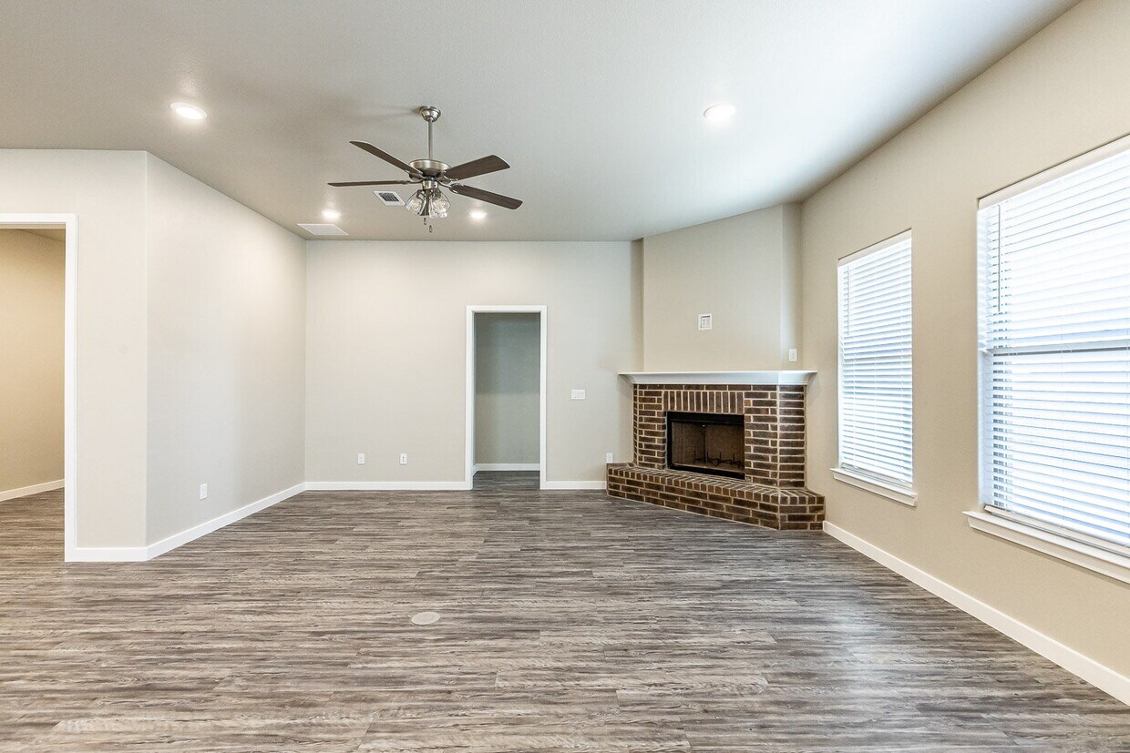 Primary Photo - Beautiful 4 bed 3 bath home