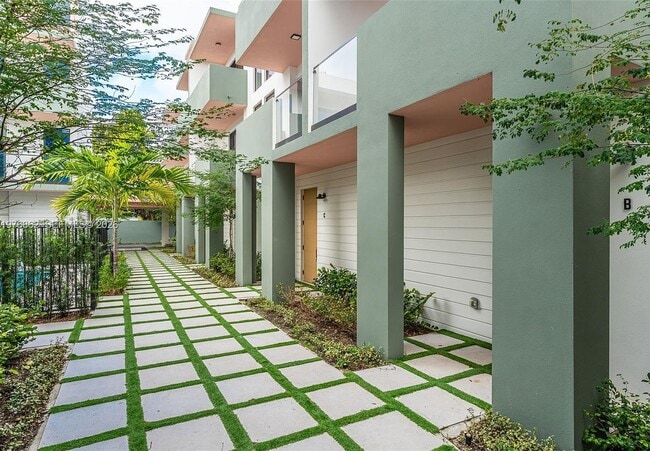 Photo - 721 SW 11th St Townhome