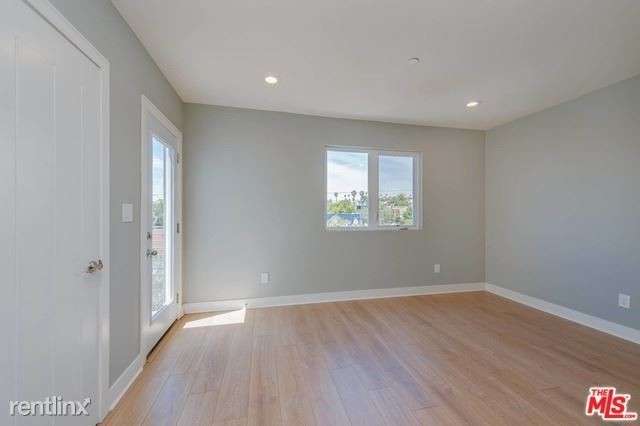 Building Photo - 427 N Heliotrope Dr