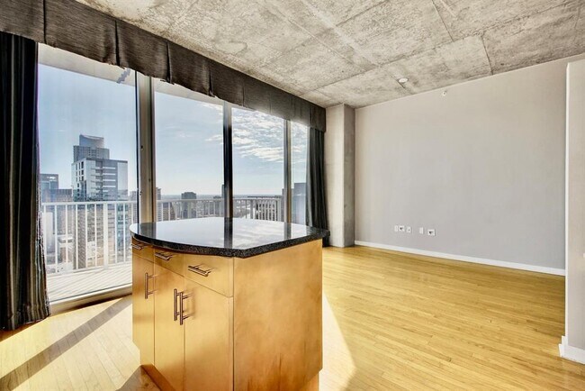 Building Photo - 360 Nueces St