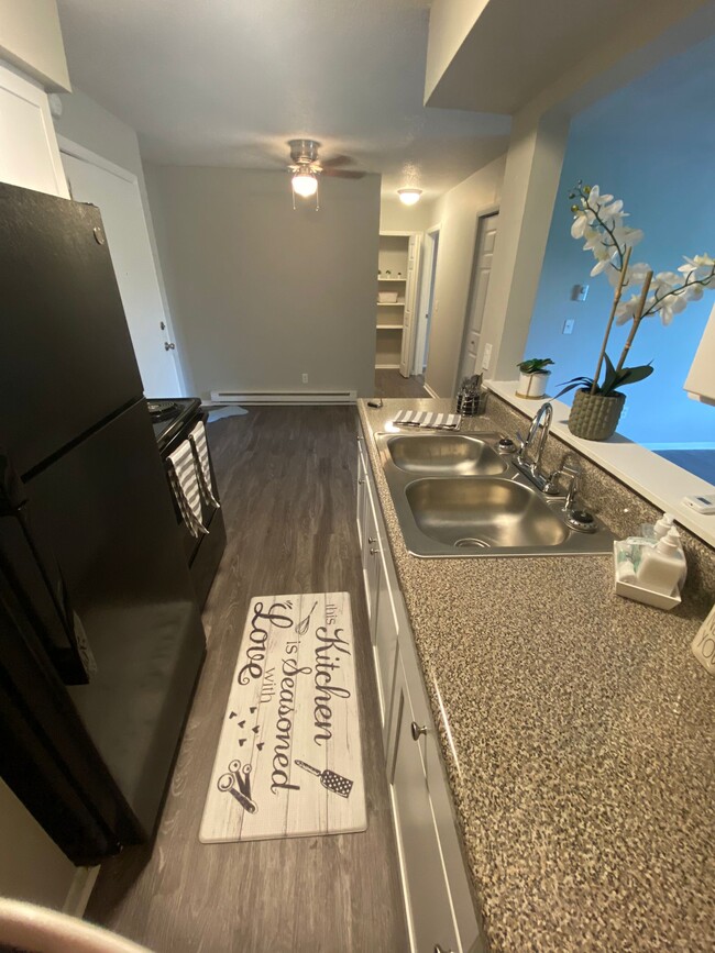 Kitchen - Point Place Apartments