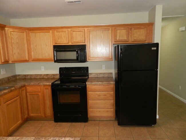 Building Photo - 107 Edna St