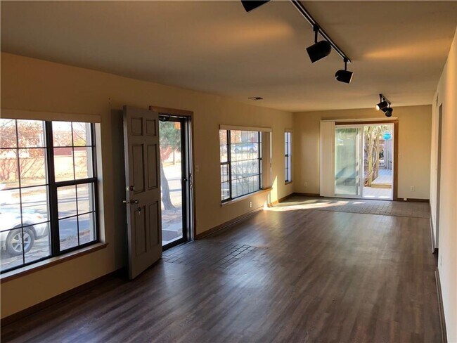 Building Photo - 2309 N Ellison Ave