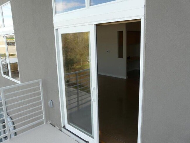 Foto del edificio - Cute condo on E6th in the center of everyt...