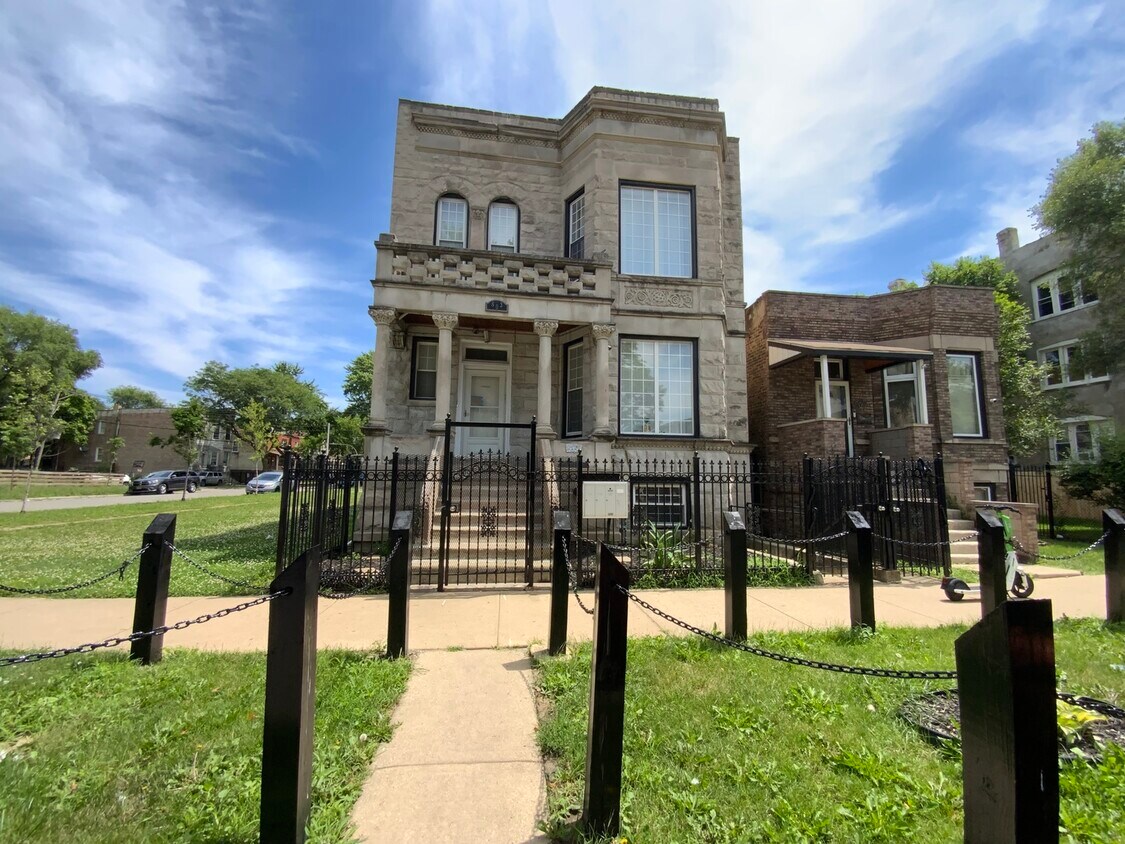 Primary Photo - 803 S Karlov Ave