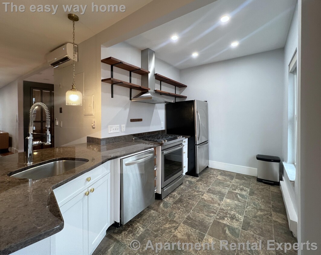 Primary Photo - 482 Columbus Ave