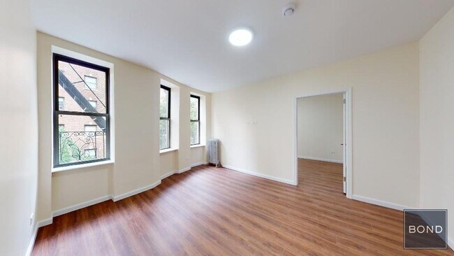 Foto del edificio - 229-231 East 12th Street