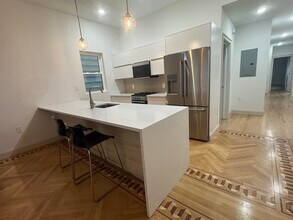 Building Photo - 315 25th St