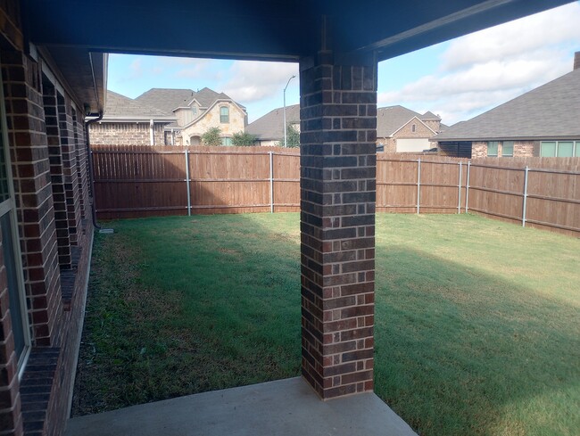 Building Photo - 10128 Boxelder Dr