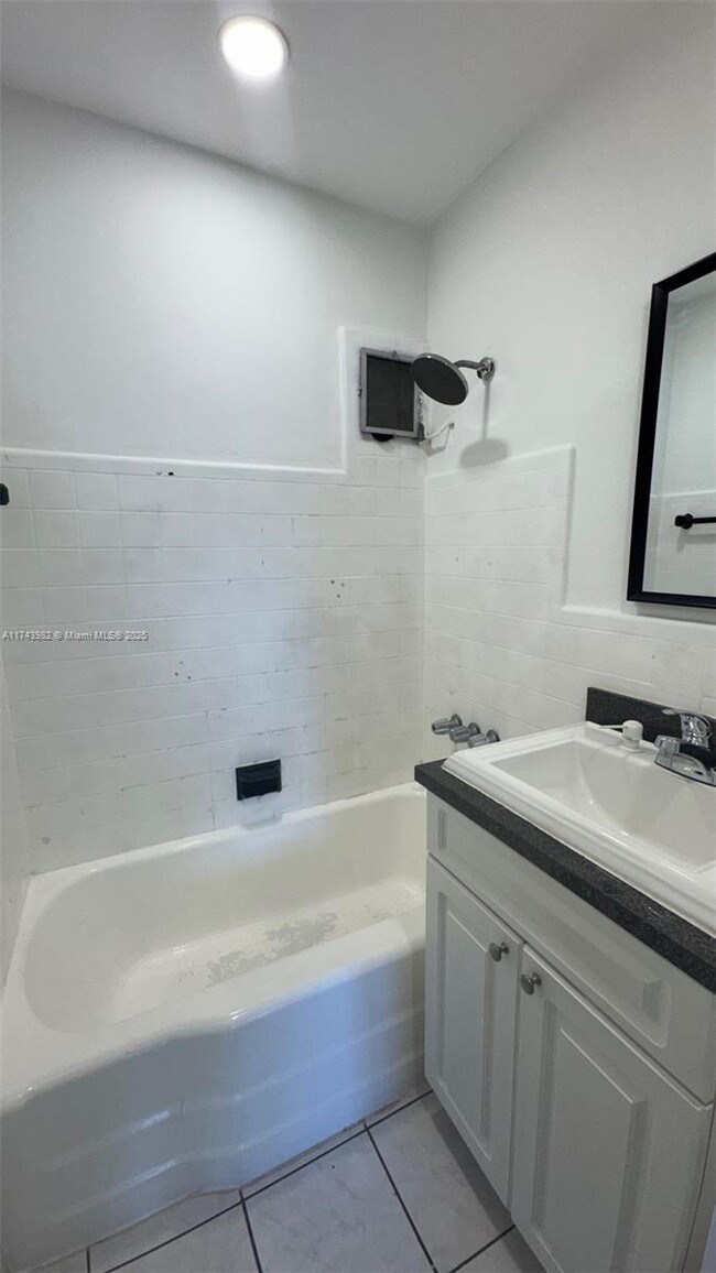 Foto del edificio - 2 bedroom in North Miami Beach FL 33162