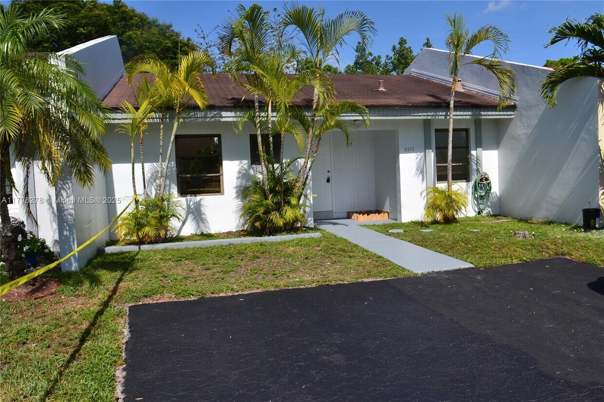 Primary Photo - 5211 SW 141st Pl