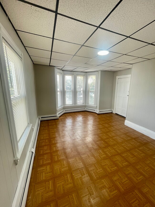 Building Photo - 44 Pine St