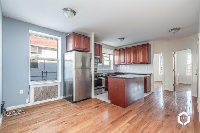 Foto principal - 2 bedroom in BROOKLYN NY 11218