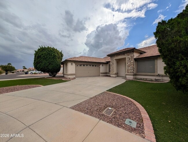 Foto del edificio - 15748 W Paradise Ln