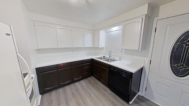 Building Photo - 1314 Tierra Dr NE