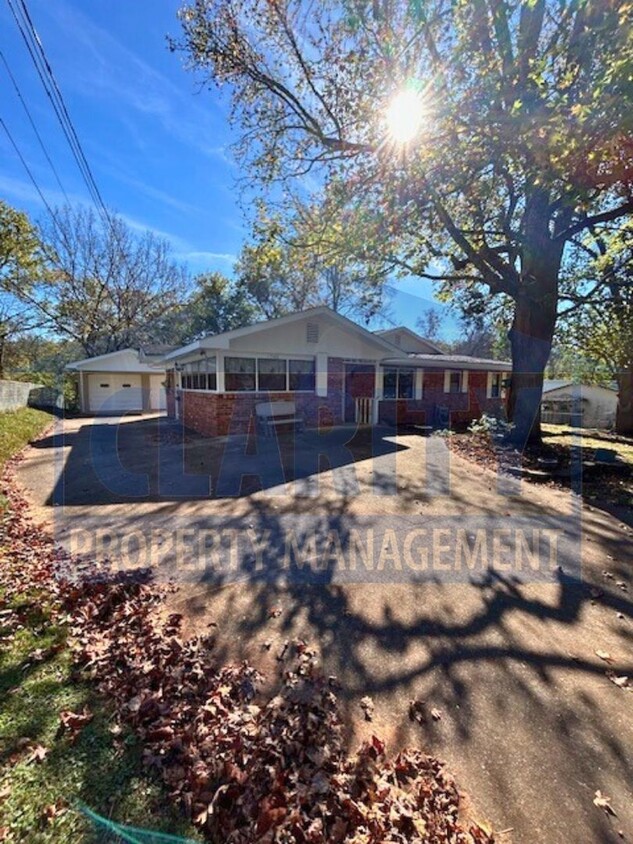 Foto principal - Single-level, 3-bedroom home in Chattanooga