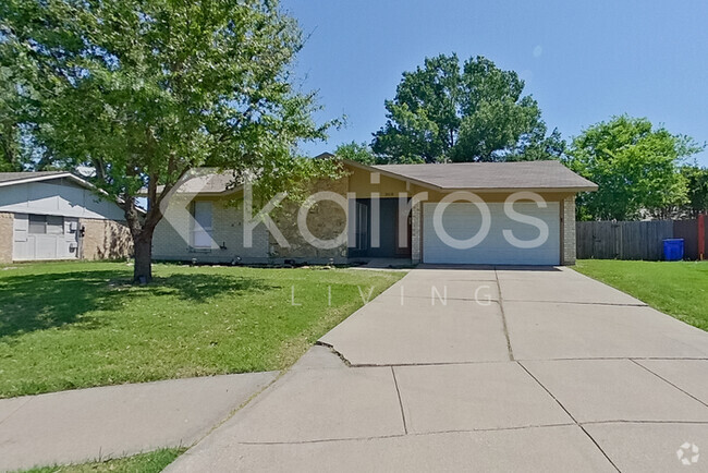 Building Photo - 1818 Westwood Cir