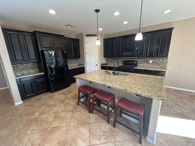 Building Photo - 18627 W North Ln