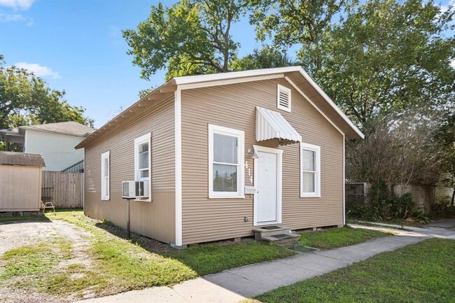 Building Photo - 1247 Columbia St