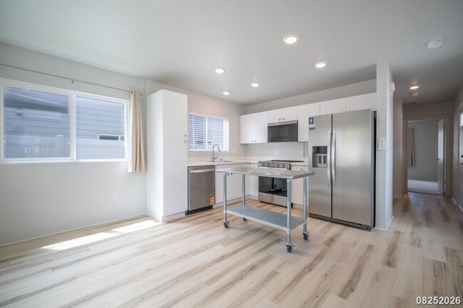 Building Photo - 91-3525-3525 Kamalie Mua St