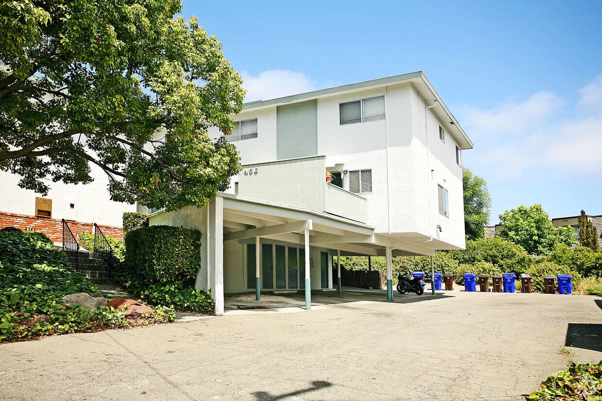 Building Photo - 456 Corte Arango