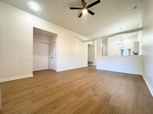 Building Photo - COMING SOON!!! Lovely 3 Bedroom / 2 Bath Apartment in Cathedral City!