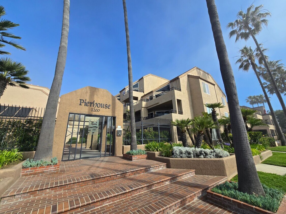 Foto principal - 1200 PCH Pier House: 2 Bedroom 2 Bath Condo,