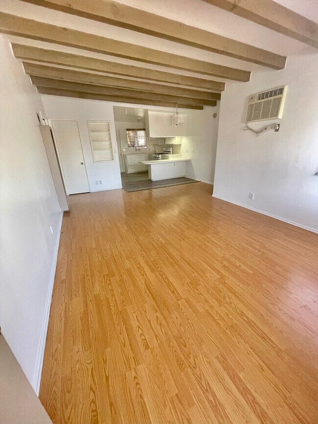 living room - 2530 Hermosa Ave