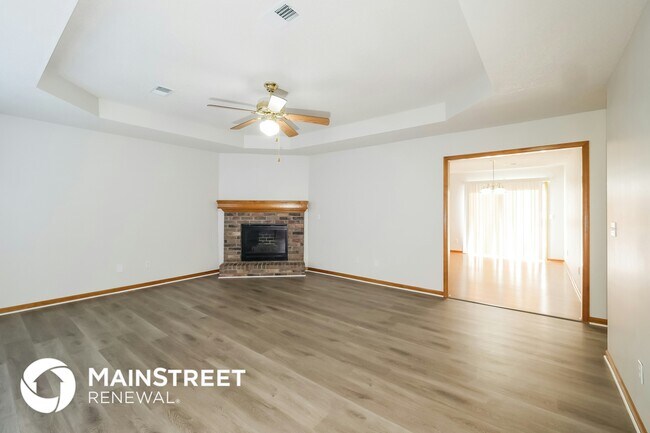 Building Photo - 315 E Elm St