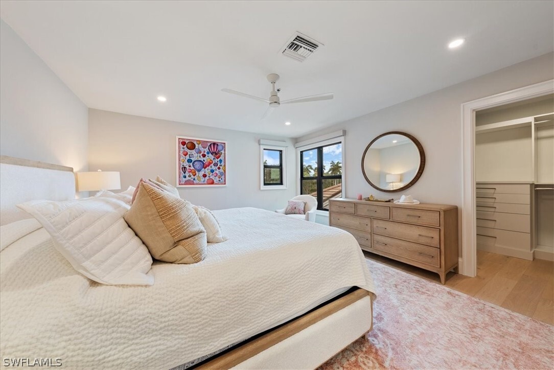 Foto principal - 569 Park Shore Dr