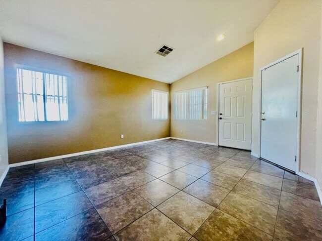 Building Photo - Remodeled 3 Bd, 2 2 Bth, Single-Story Home...