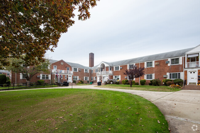 Foto del edificio - Glen Oaks Village