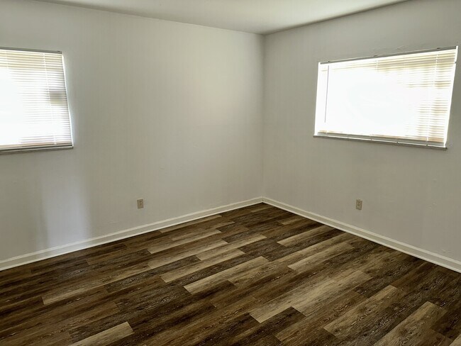 Foto del edificio - 4671 Rosalie St