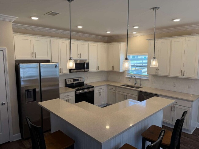 Building Photo - "Charming 4-Bedroom Gem in Niceville with Granite Elegance – 2046 Sq Ft of Comfort!"
