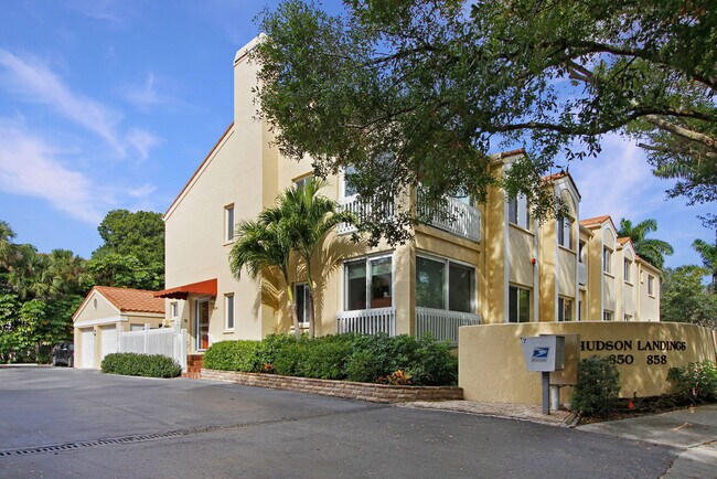 Foto del edificio - 858 Hudson Ave