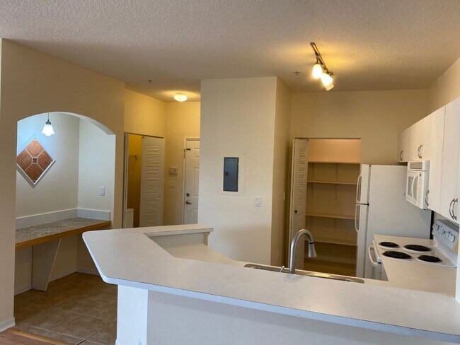 Building Photo - 520 Florida Club Blvd