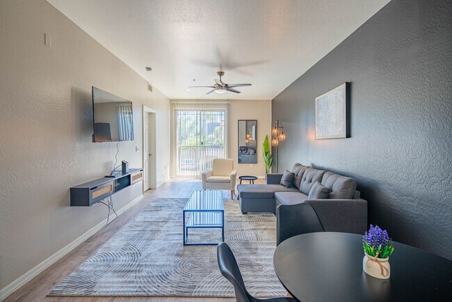 Building Photo - 1275 E University Dr