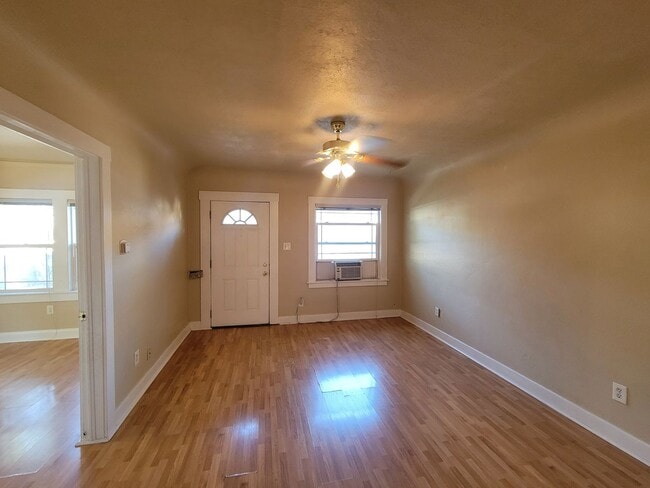 Foto del edificio - Adorable 2 bed 1 bath home in Woodland CA