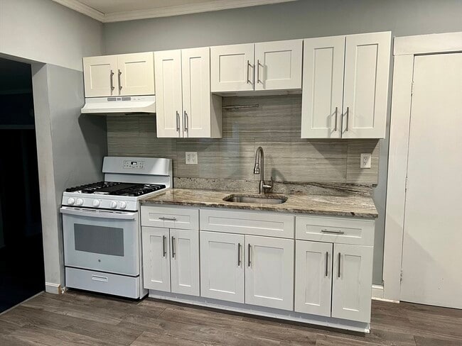 Building Photo - 15 Church Ave