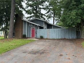 Building Photo - 724 Carnegie Dr