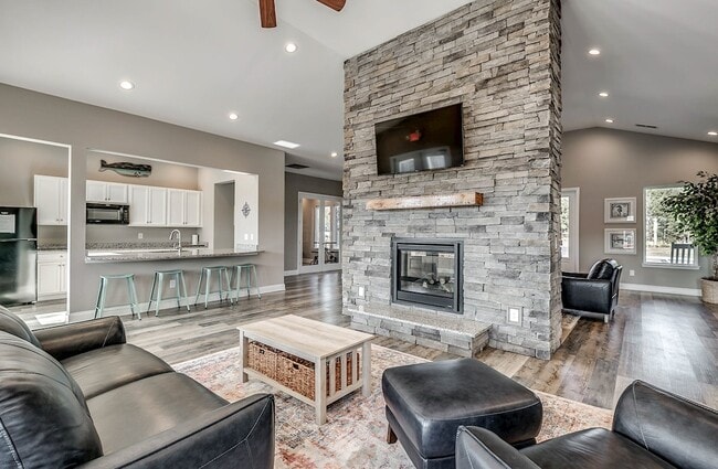 Building Photo - 5435 Shelly Lynn Dr