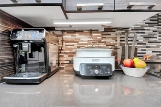 Building Photo - 1410 Hyde Park Blvd