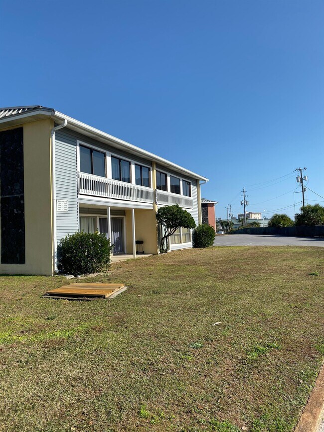 Building Photo - 4000 Gulf Terrace Dr