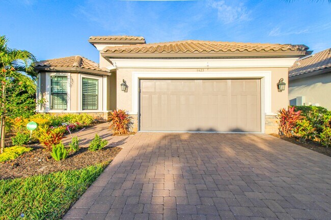 Foto del edificio - ** STUNNING 3-Bedroom + Den, 3-Bathroom Heated Pool & Spa Home with Golf Transfer to Esplanade Go...