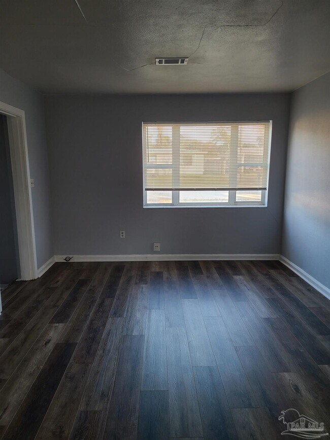 Foto del edificio - 5549 Mayfair Dr