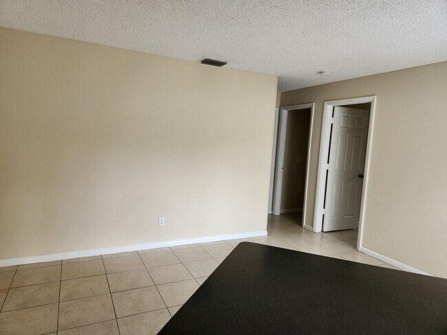 Foto del edificio - 4 Bedroom Single Family Home!! Recently Re...