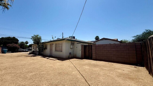 Foto del edificio - 7532 N 21st Ave