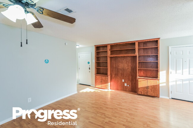 Building Photo - 2614 Chevy Chase Dr
